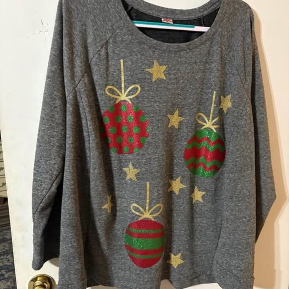 Holiday Time long sleeve gray Christmas ornaments top. 2x 20W/22W